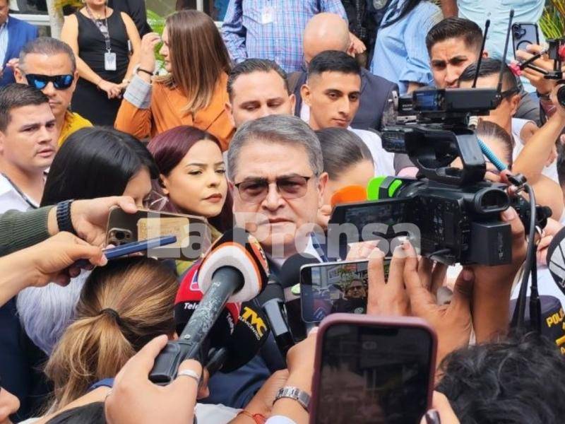 Un juez de letras con competencia en criminalidad organizada, medio ambiente y corrupción resolvió imponer medidas cautelares distintas a la prisión preventiva al expresidente Juan Orlando Hernández Alvarado, tras la audiencia de declaración de imputado.