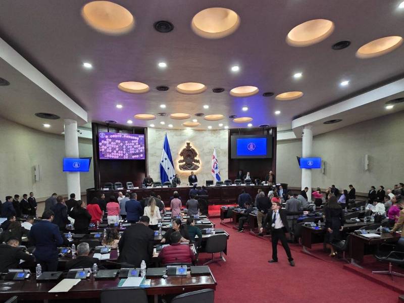 El retraso en la elección responde a una estrategia legislativa que prioriza la aprobación de un paquete de reformas electorales profundas antes de someter a votación los cargos.