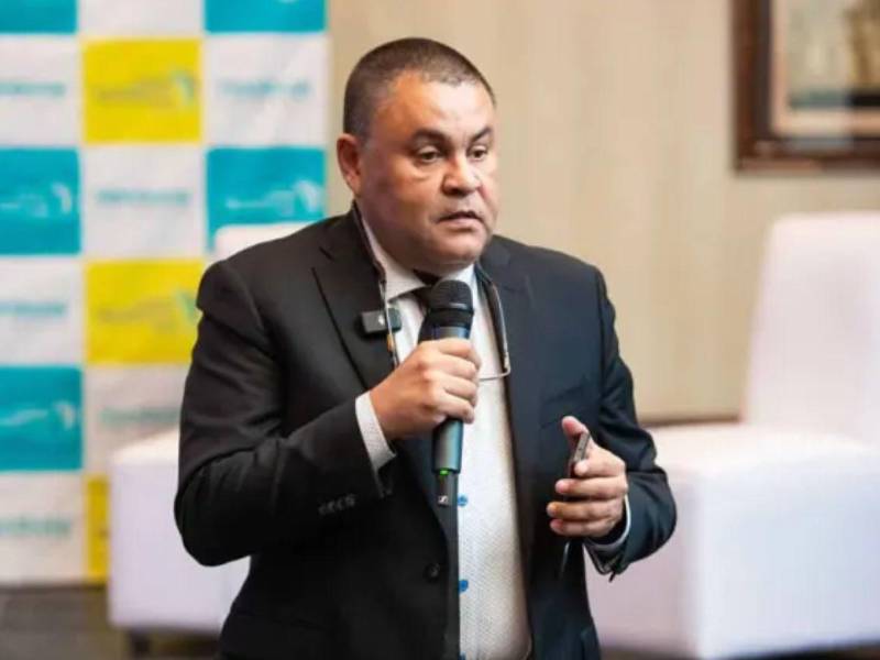 El diputado y galeno explicó que entre las complicaciones más severas, mencionó la neumonía, la meningitis y otras afecciones que pueden poner en riesgo la vida de quienes contraen el virus.
