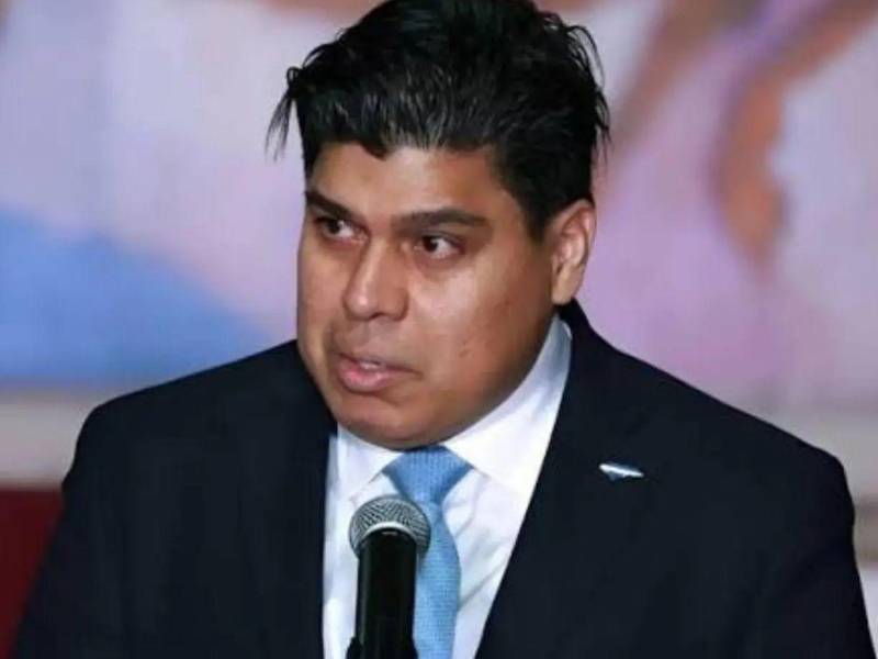 Fotografía al presidente del Banco Central de Honduras, Roberto Lagos.