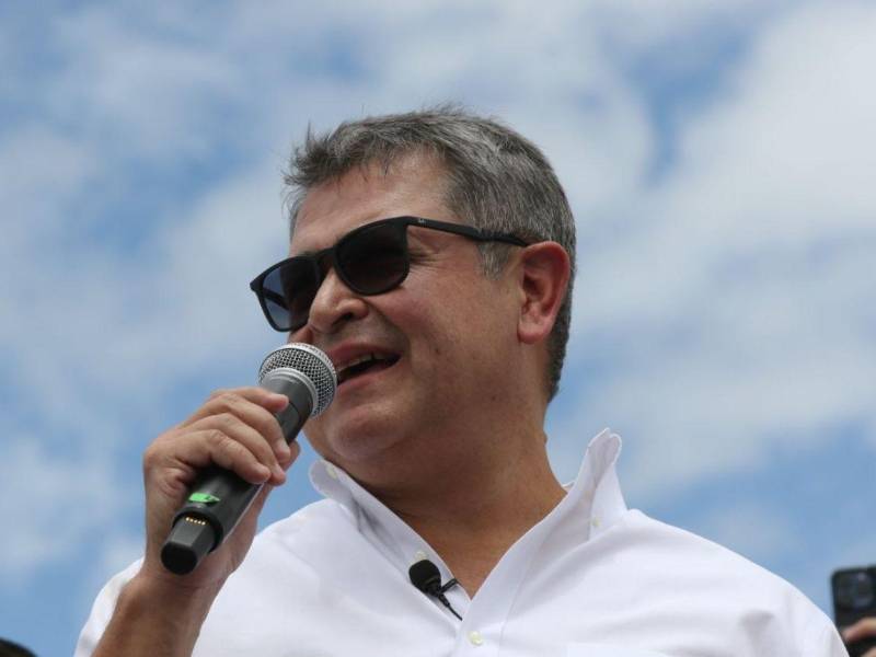 Juan Orlando Hernández, expresidente de Honduras (2014-2018 y 2018-2022) dando su primera comparecencia pública tras su regreso al país este domingo 26 de julio de 2026.