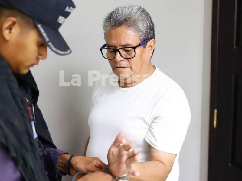 Denis Javier Erazo Cruz a su llegada ayer jueves a los juzgados sampedranos.