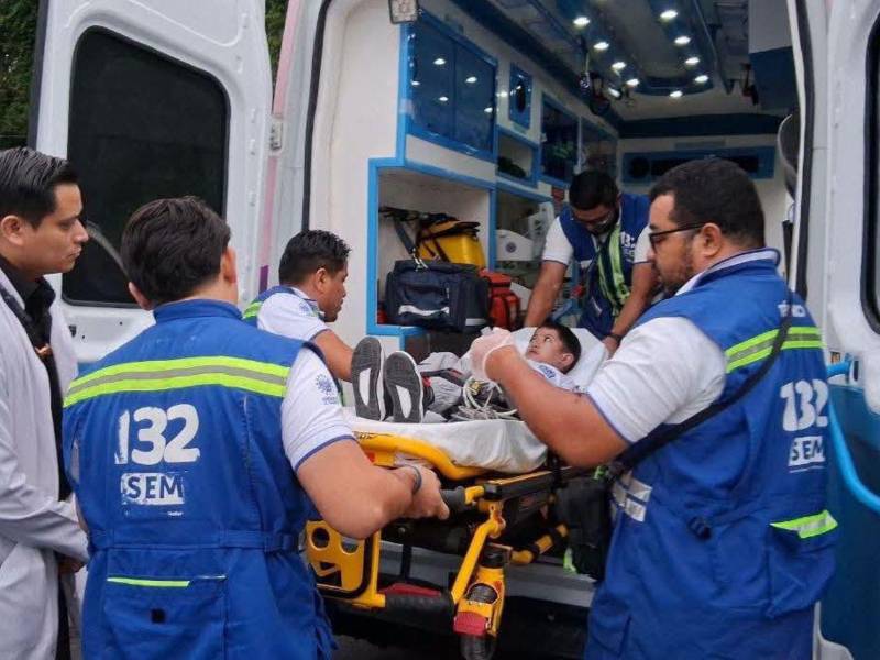 El niño hondureño Josué Nehemías Cruz, de 11 años, ya se encuentra en El Salvador, donde recibirá atención médica especializada debido a la compleja cardiopatía que padece.
