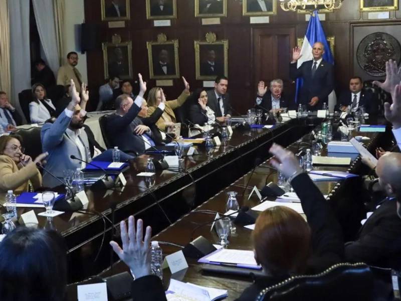 El Gobierno del presidente Nasry Asfura anunció este viernes cambios en la titularidad de tres instituciones públicas, como parte de las evaluaciones de gestión y de las medidas orientadas a fortalecer el cumplimiento de las prioridades gubernamentales.
