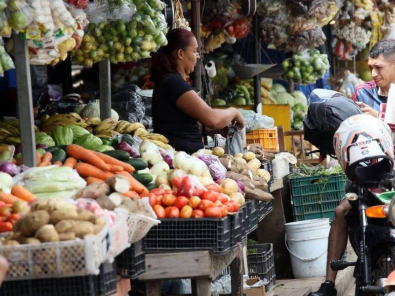 La canasta básica de alimentos en Honduras comprende 30 productos, según la Secretaría del Trabajo.