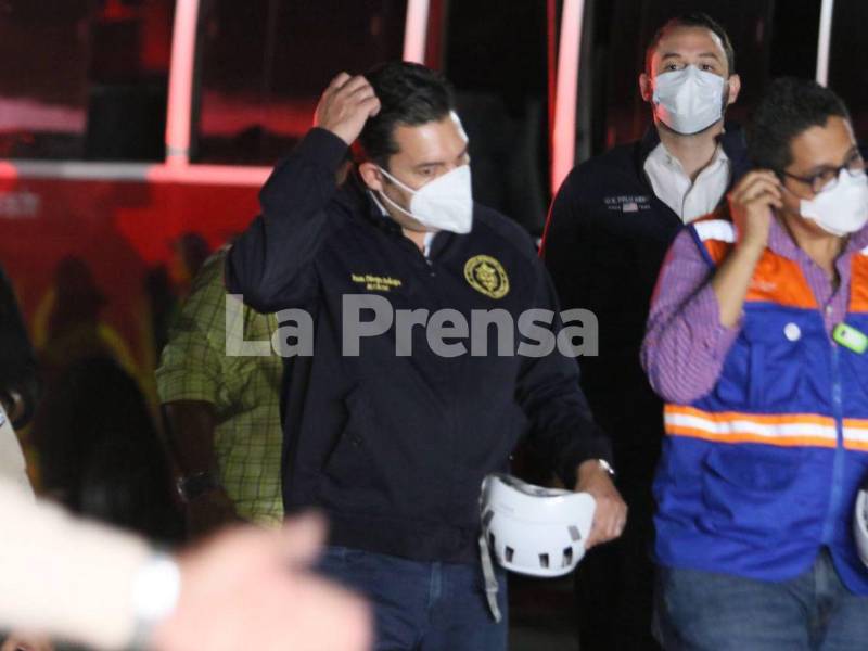 El alcalde capitalino Juan Diego Zelaya visitó la zona de la tragedia la noche del martes. Indicó que las autoridades mantienen un monitoreo permanente del terreno debido a la inestabilidad que aún presenta el área.