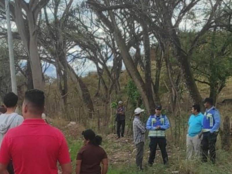 Agentes de la Policía Nacional acordonaron la escena del crimen.