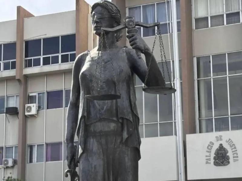 Con la aprobación del ajuste salarial, los empleados permanentes, interinos y por contrato recibirán un incremento del 7% en sus remuneraciones. Imagen de archivo La Prensa.