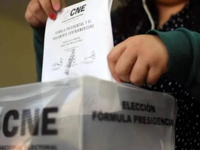 El 46% consideró que el escenario más probable es que en el futuro cercano se mantenga el sistema democrático actual, sin grandes cambios. Imagen referencial de archivo.