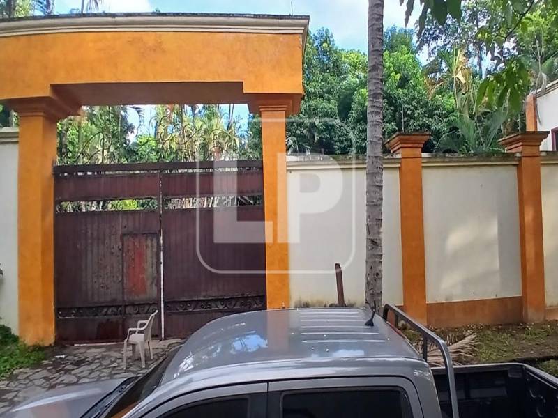 Fachada de la residencial donde fue hallada la droga.