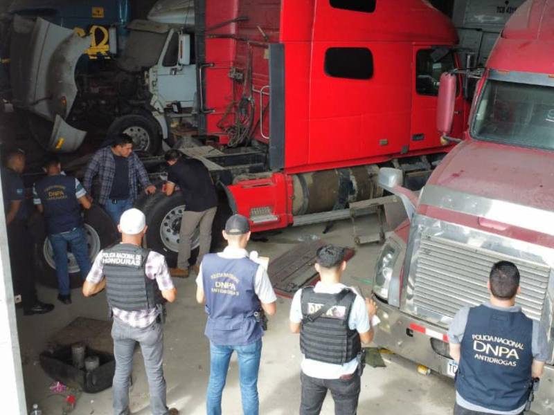 Como resultado de las diligencias derivadas de ese caso, las autoridades aseguraron 46 vehículos de carga pesada y un bien inmueble.