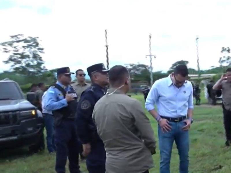 Autoridades del Congreso Nacional, Secretaría de Seguridad e Instituto Nacional Penitenciario (INP) realizan el recorrido en el terreno donde se dejó abandonado el proyecto de la cárcel de La Acequia.