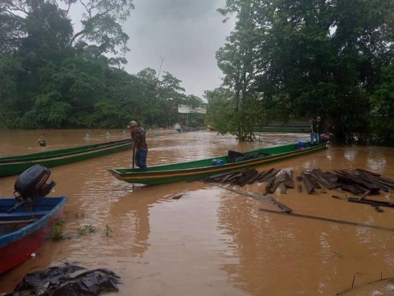 El desbordamiento del río Patuca ya dejó en Wampusirpi a varias comunidades incomunicadas. Imagen de redes sociales. <a rel=nofollow href=https://www.facebook.com/45tvhn?__cft__[0]=AZZadaefjZ9STFj4OdIKVNqQS0ChW5qo7rhWzhwsntIcTfWHm90-_QZGOoKw2zcTvtmGD4NApjALkGkO-ilcEX2DB1CwKKB7V2rwvlr9mRr2INaEZc0P_sTk3FnYfQRYzC6LXaUHGdoIGGrByYbtTtkfjLanxNJ0MUbO34cJ1JQ8t3yAiTKH7akGzuBNrxrF7mM&amp;__tn__=-UC%2CP-R>45TV El Canal de Los Ceibeños</a>