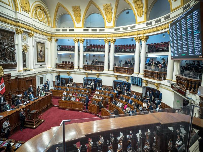 Fotografía que muestra el Congreso durante una sesión este jueves, en Lima (Perú).