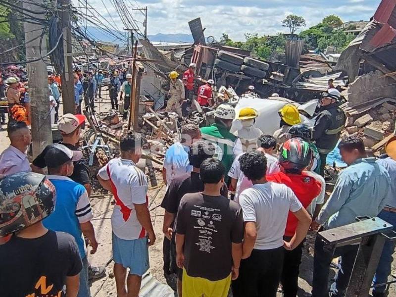 Al menos seis personas han perdido la vida la tarde de este lunes en un terrible accidente en la colonia Villa Nueva de Tegucigalpa