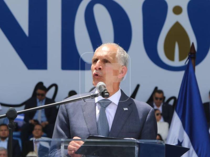 El mandatario llamó a los hondureños a trabajar unidos por el desarrollo del país durante la celebración de los 205 años de Independencia.