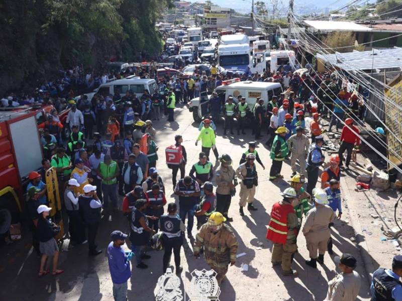 El trágico hecho se registró ayer lunes en horas de la tarde. En la imagen, una toma panorámica compartida por el Cuerpo de Bomberos muestra el lugar del siniestro, en la entrada de la colonia Villa Nueva de la capital.