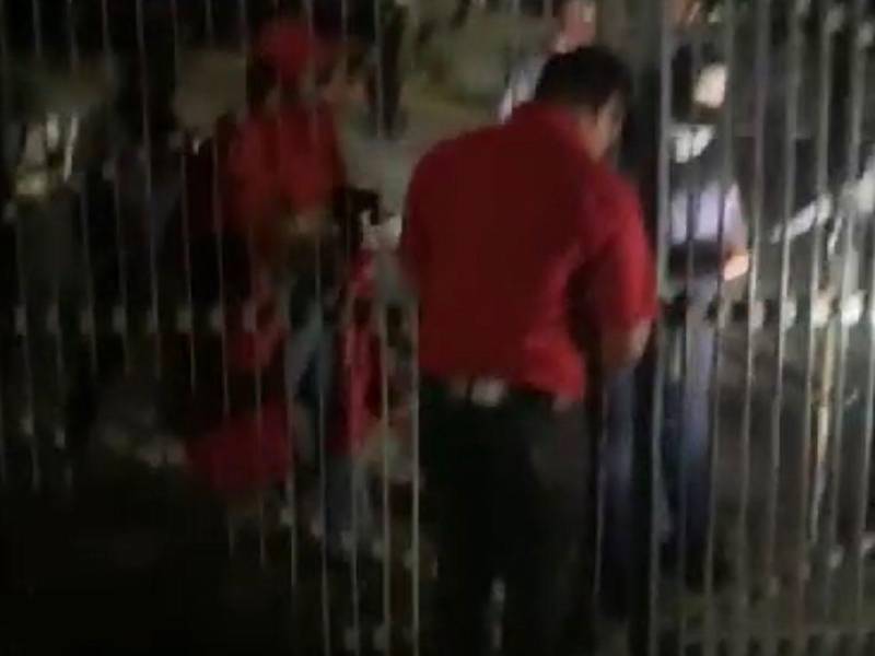 Los docentes fueron desalojados en la madrugada de este martes 1 de agosto en Tegucigalpa, Honduras.