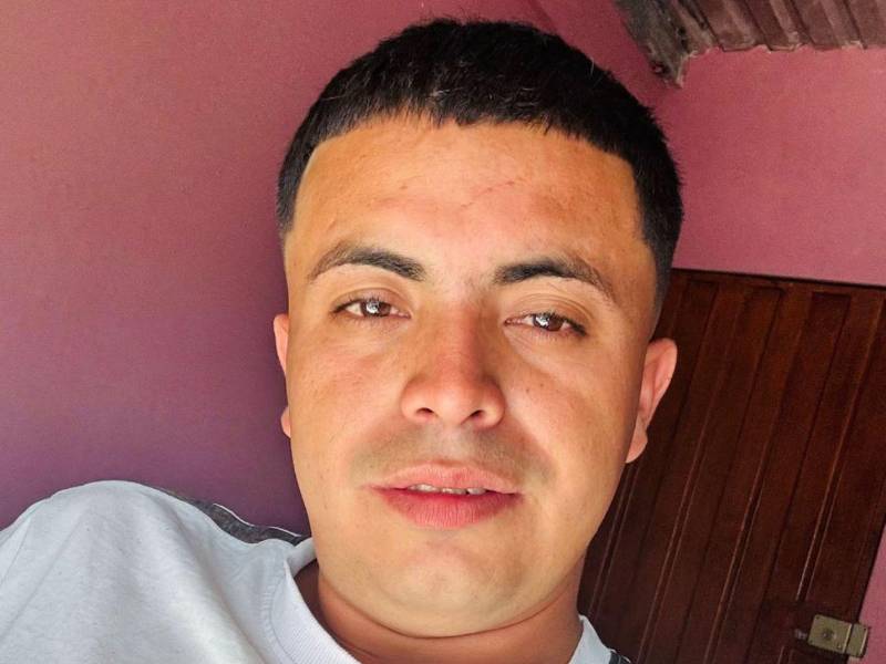 Testigos relataron que el joven fue atacado a quemarropa por un individuo que llegó a bordo de una motocicleta.
