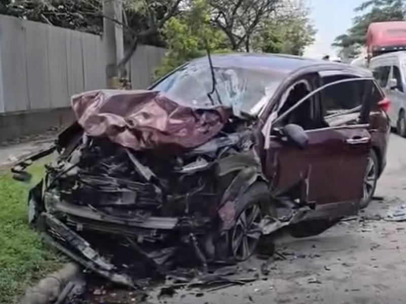 El aparatoso accidente vial ocurrió la mañana de este domingo.
