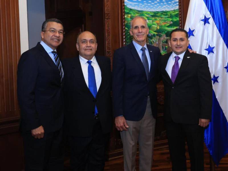 Como comisionado presidente fue juramentado Nelson Alonso Benavides, mientras que Josué Wilder Maldonado Velásquez y Luis Javier Mendoza Turcios asumirán funciones como comisionados adjuntos.