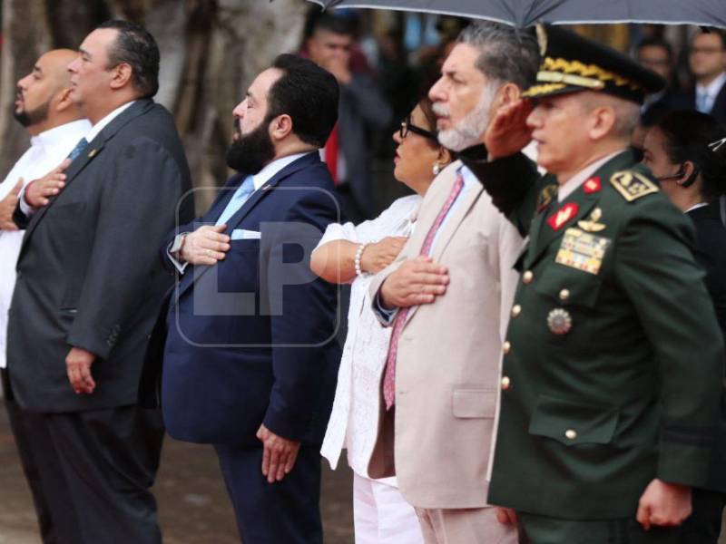 Máximas autoridades del Estado lideraron la actividad en el Parque Central de Tegucigalpa.