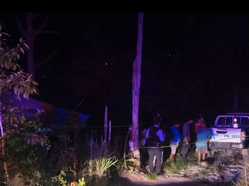 Escena donde fueron encontrados sin vida dos hombres en la comunidad de La Venta, en las afueras de Teguciglapa.