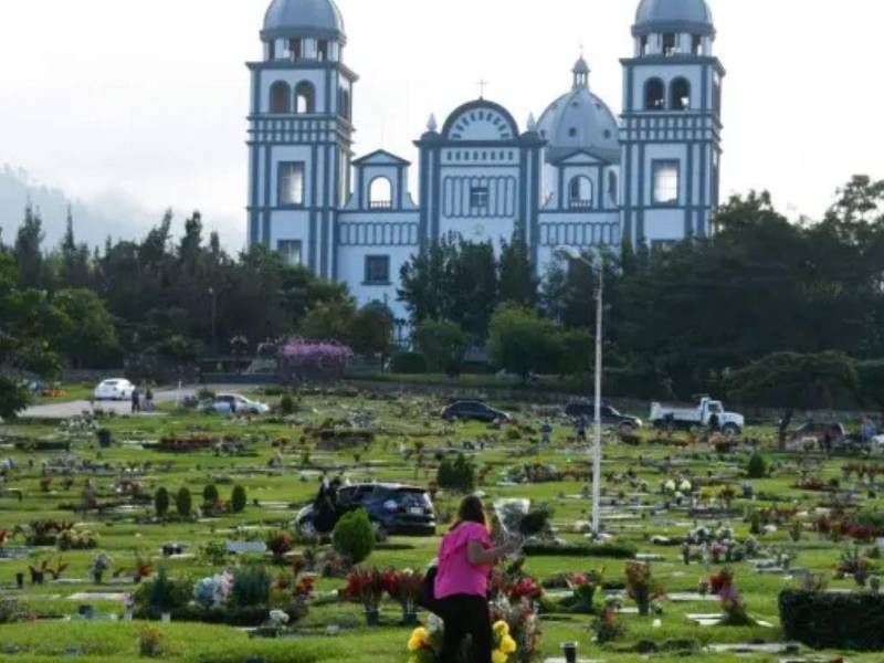 La medida tiene como objetivo permitir que los empleados públicos puedan conmemorar esta fecha y dedicar tiempo a recordar a sus familiares y seres queridos que han fallecido.