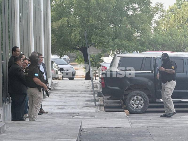Varios empleados y exempleados del Banco Central de Honduras fueron detenidos ayer en Choluteca, Francisco Morazán y Cortés