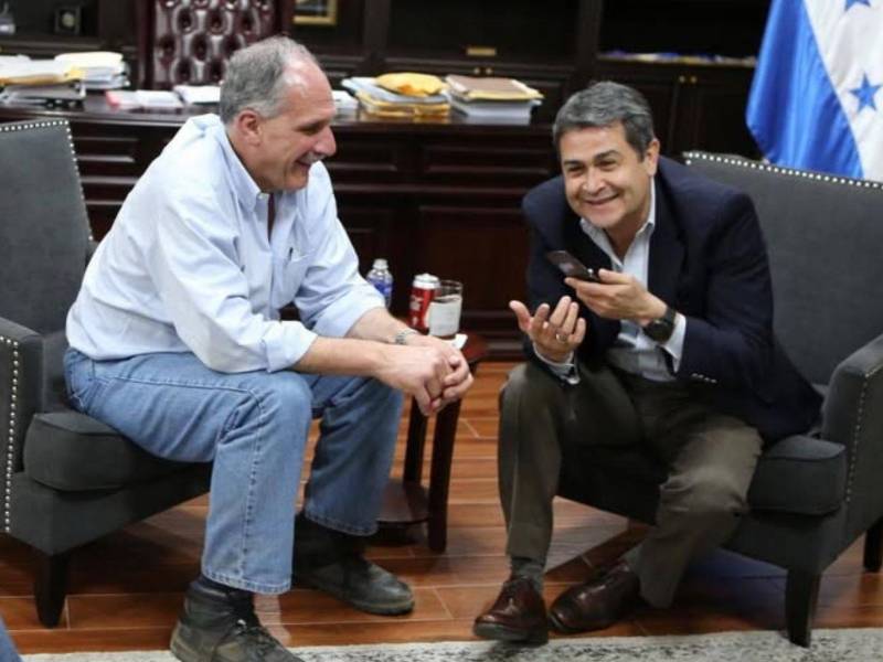 El expresidente de Honduras, Juan Orlando Hernández (2014-2022), pidió al presidente de la República, Nasry Asfura, fortalecer el gobierno digital como una herramienta clave para facilitar los trámites de los hondureños y modernizar la administración pública.