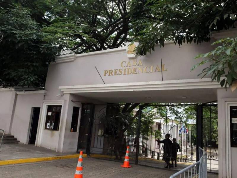 Imagen de la fachada principal de la Casa Presidencial en Tegucigalpa.