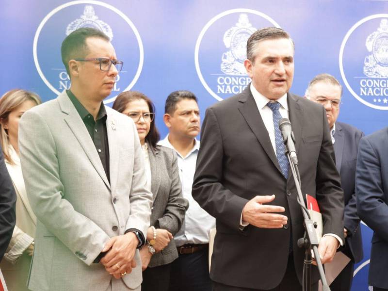 Una comisión especial del Congreso y representantes del sector privado comenzaron con un proceso de diálogo para la implementación de medidas ante el alza de los carburantes.