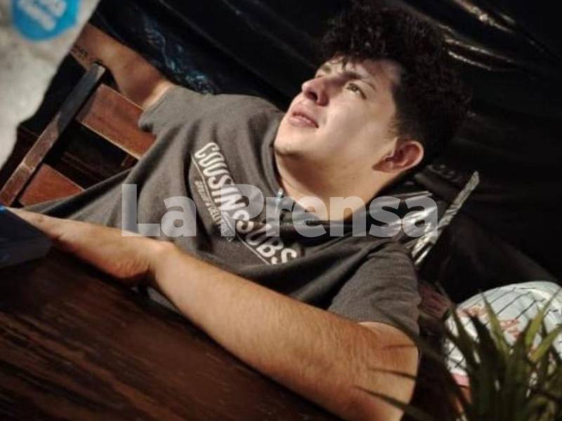 Fotografía en vida de Josep Reyes Ramos, el joven que perdió la vida la noche del viernes en un accidente de motocicleta en la avenida Juan Pablo II de San Pedro Sula.