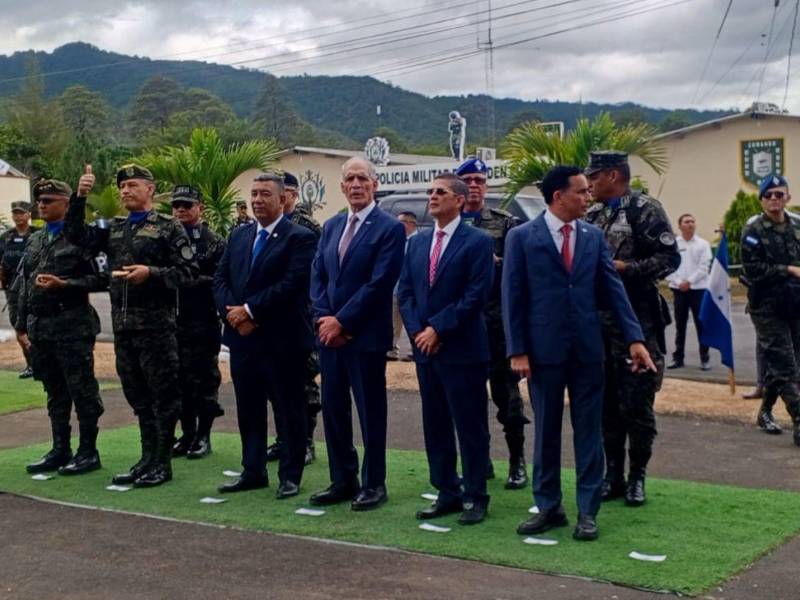 La ceremonia fue presidida por el presidente Nasry Asfura y contó con la participación de autoridades civiles y militares.