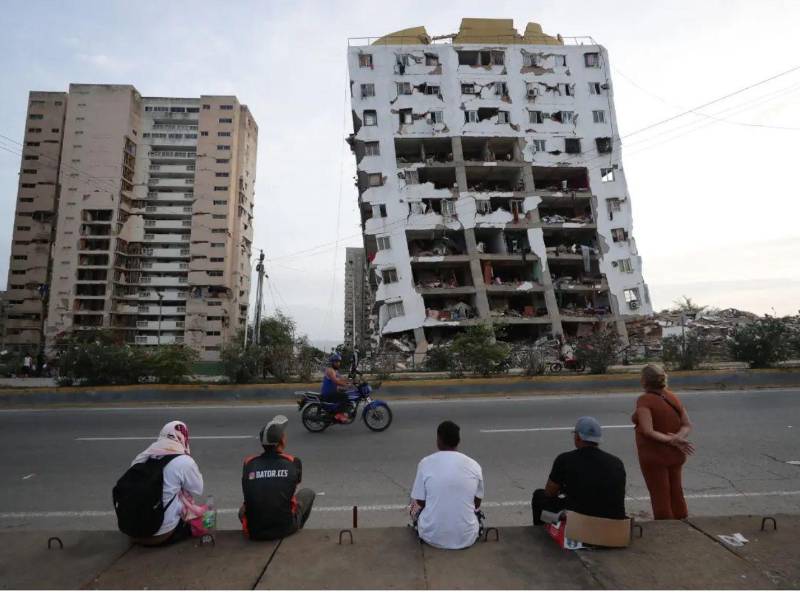 Fotografia de edificios deformados por un doble terremoto de magnitudes 7.2 y 7.5 devastó el norte de Venezuela el miércoles 24 de junio de 2026.