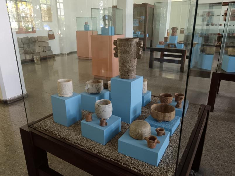 Vasos de mármol del valle de Ulúa exhibidos de manera permanente en el Museo de Antropología a Historia de San Pedro Sula.