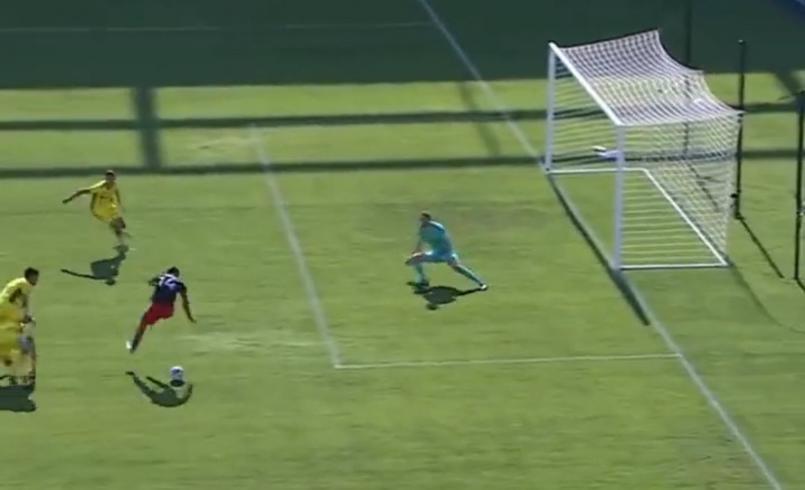 Najar se fue en blanco en el momento que iba a sacar el remate.