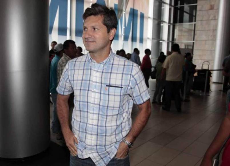 Alex Pineda Chacón: El periodista Juan Carlos Pineda, hermano del ex jugador hondureño, reveló que el ex futbolista no vendrá a Honduras para asumir las riendas del Olimpia tras los rumores que lo colocaban como posible nuevo director técnico.