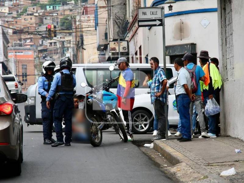 El violento suceso ocurrió la mañana de ayer miércoles en la tercera avenida de Comayagüela, zona central de Honduras.