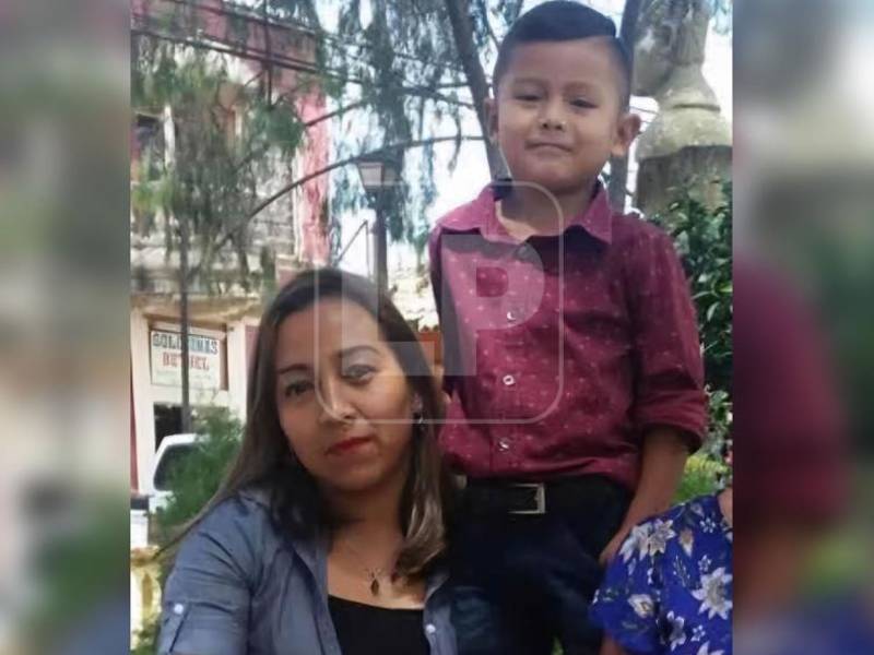 El fatídico suceso se registró la mañana del domingo 15 de marzo en el tramo carretero que atraviesa la aldea La Garroba. Las víctimas: Hilda Esther Gutiérrez Vásquez y su hijo de apenas seis años de edad.