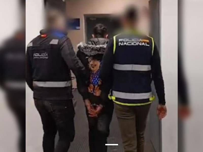 De acuerdo con las investigaciones, el sospechoso, junto a otras tres personas, disparó, sin mediar palabra, contra dos guardias de seguridad, quienes fallecieron en el acto. Captura de imagen de la cuenta https://x.com/interiorgob