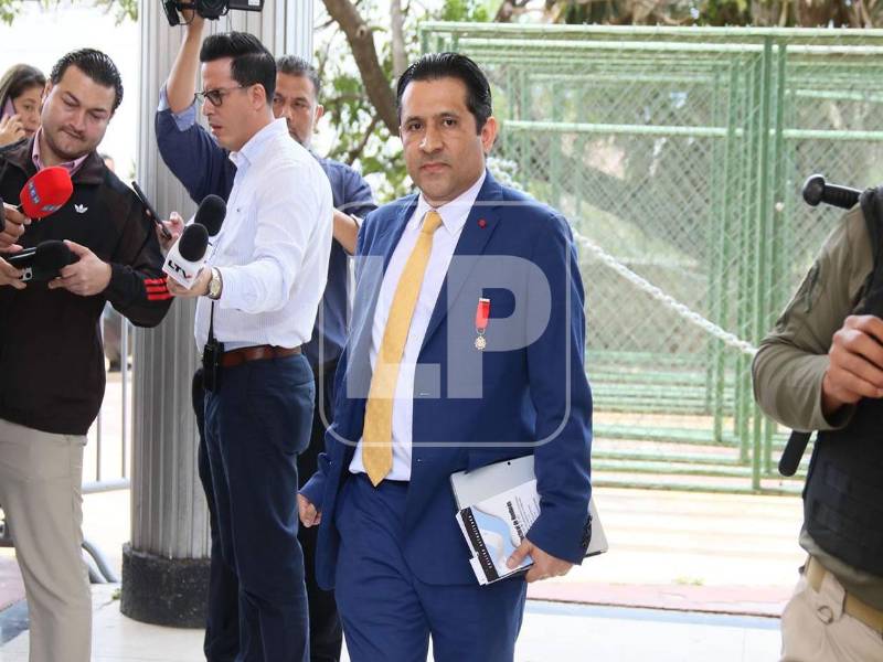 <b>Mario Morazán a su llegada al Congreso Nacional. </b>