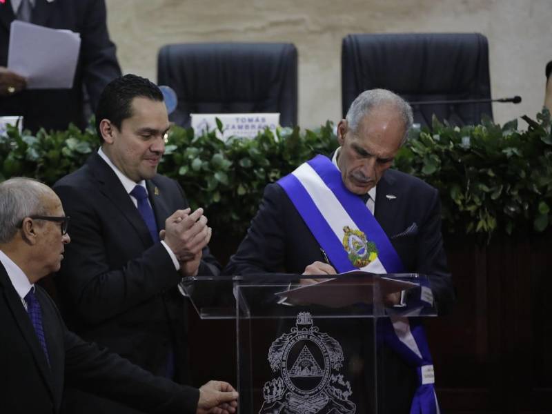 <b>El primer decreto sancionado corresponde a la ampliación del Régimen de Importación Temporal. </b>