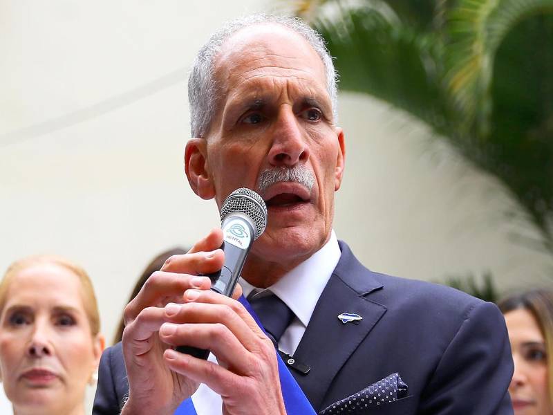 El presidente de Honduras, Nasry 'Tito' Asfura, habla luego de su investidura este martes, en Tegucigalpa (Honduras). EFE/ Gustavo Amador