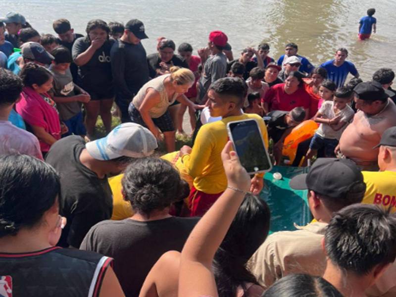 Tras recuperar el cuerpo, los socorristas intentaron reanimarlo, pero no obtuvieron respuesta, confirmando que no presentaba signos vitales.