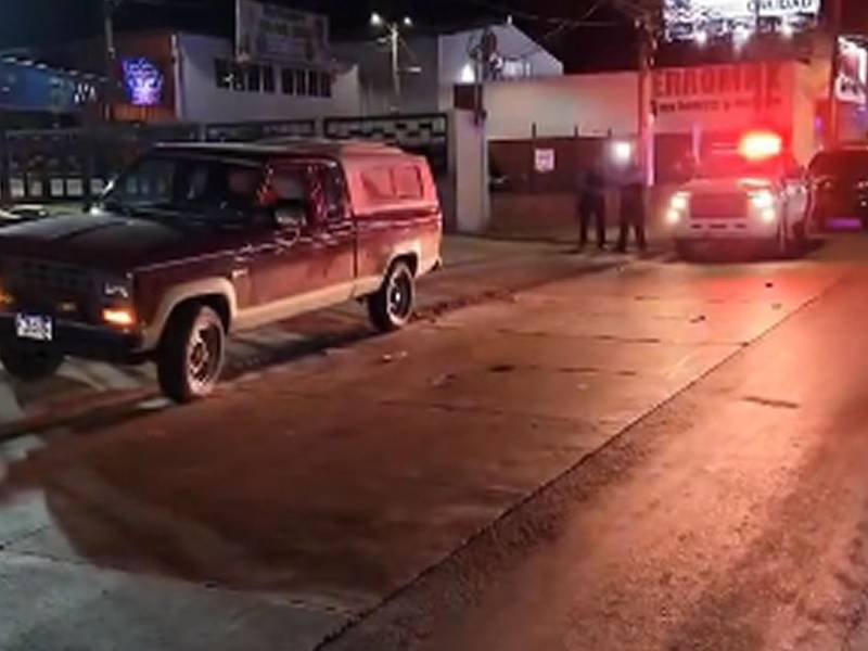 La policía llegó a la escena de los hechos para la investigación del crimen. Fotografía de redes sociales.