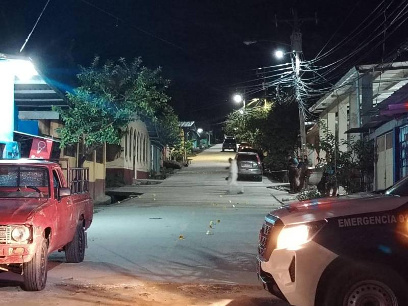 En la escena del crimen, agentes de inspecciones oculares recolectaron más de 40 casquillos de bala.