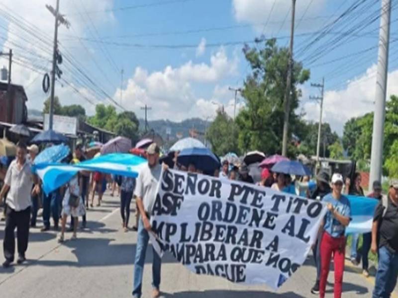Los inversionistas de la financiera realizaron una marcha de forma pacífica.