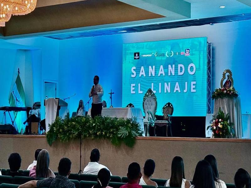 José Jairo Holguín desarrolló el tema “ Sanando el Linaje.