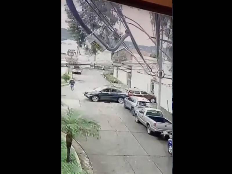 La mujer que chocó un total de 11 vehículos en la colonia<b> Lomas del Guijarro</b>, en Tegucigalpa, fue trasladada por agentes de la Dirección Nacional de Vialidad y Transporte (DNVT) al <b>Hospital Psiquiátrico Mario Mendoza</b>, donde quedó ingresada.